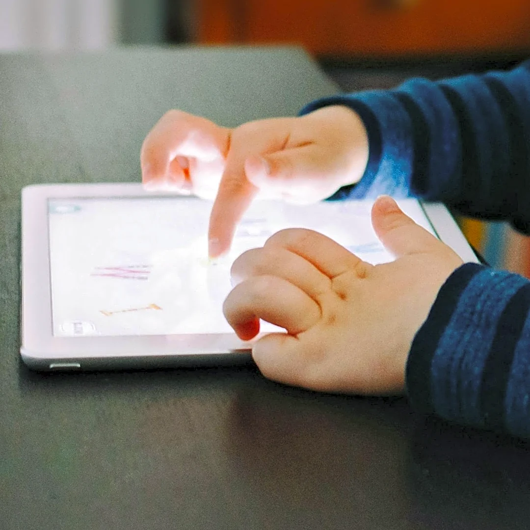 University of Georgia Study Reveals Nuanced Impact of Screen Time on Children