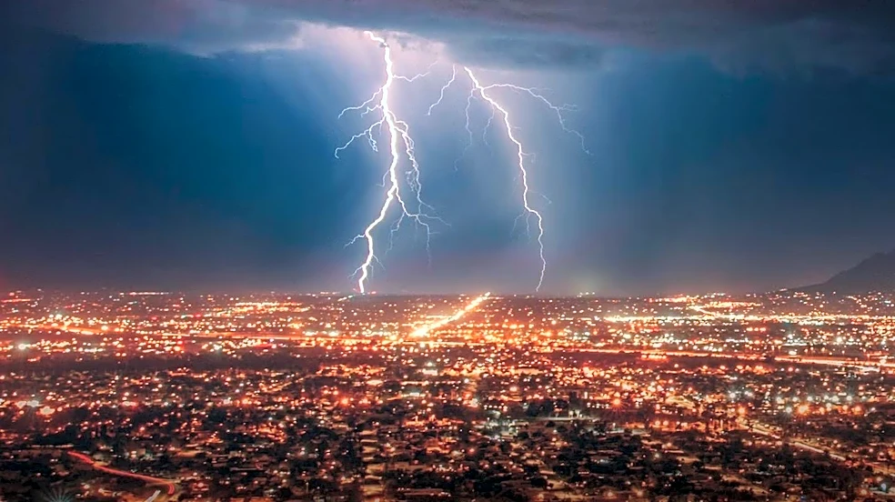 National Weather Service Issues Severe Thunderstorm Warning for Phoenix Area