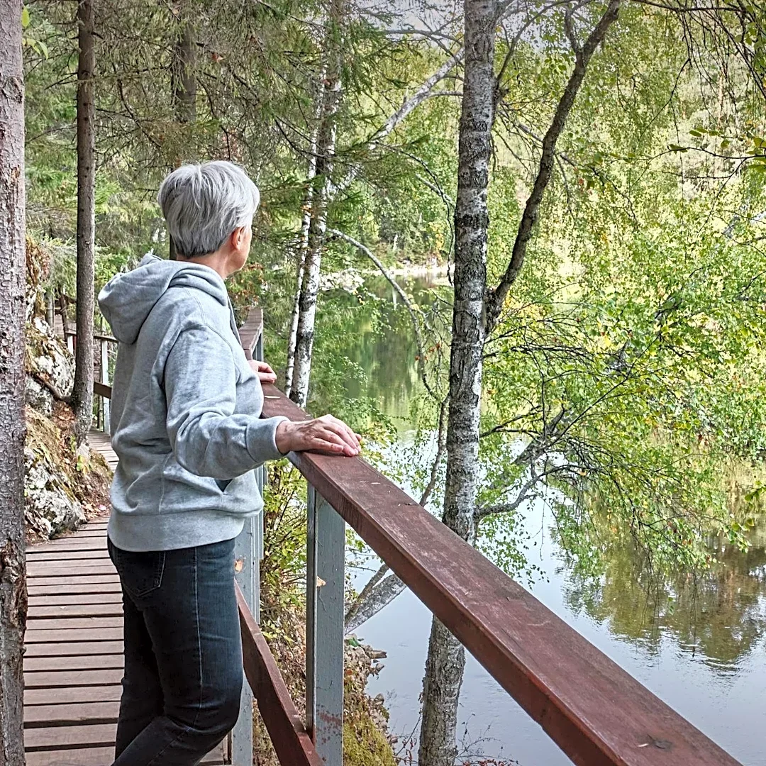 Scientists Highlight Benefits of Walking in Nature for Mental Well-being