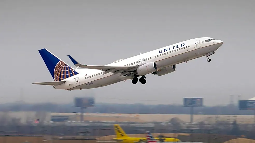 United Airlines Flight Experiences Severe Turbulence En Route to LAX, Injuring Flight Attendants