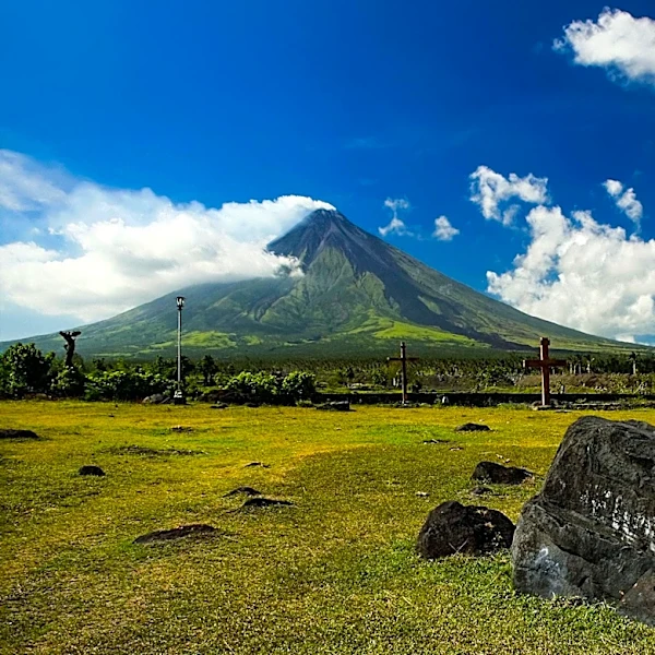 Philippines Orders Evacuation Near Mayon Volcano Following Moderate Eruption