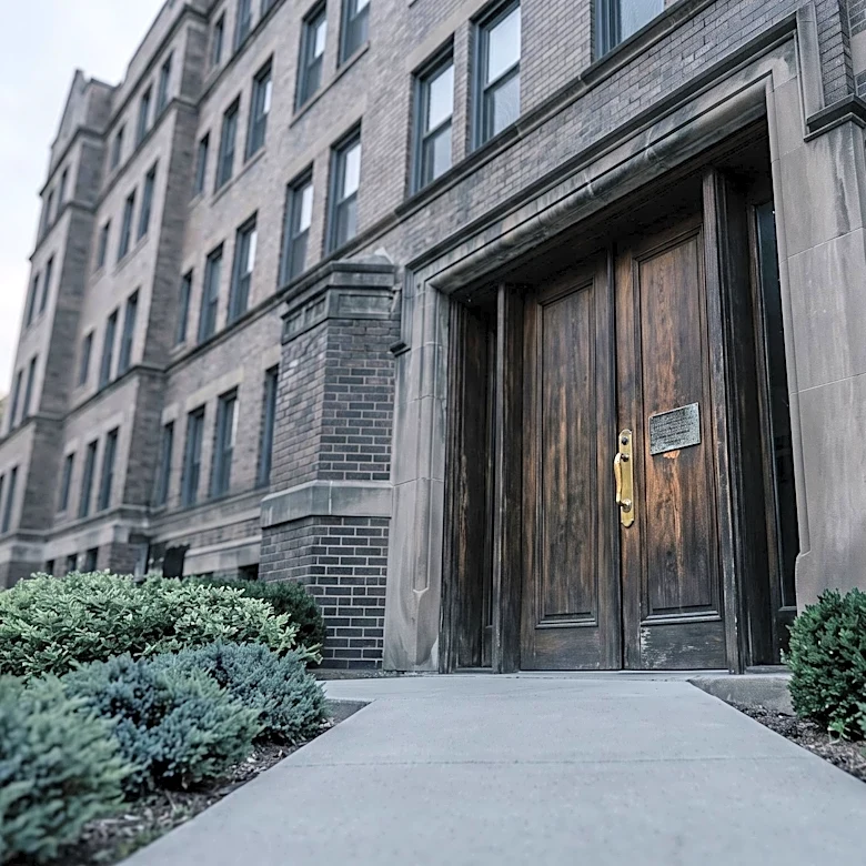 Oregon Treatment Center for Pregnant Women Closes Amid Funding Challenges, Raising Concerns for Maternal Care