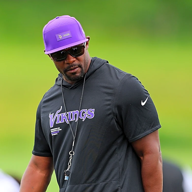 Jesse Minter explains why Brian Flores was an ideal test for Ravens