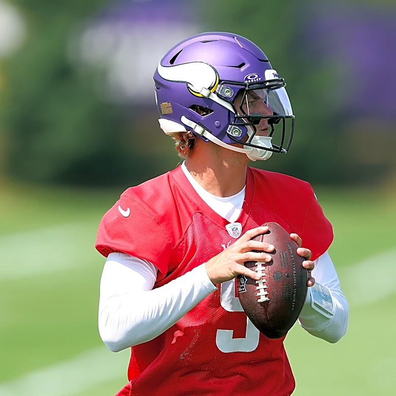 Ravens head coach Jesse Minter praises J.J. McCarthy's upside