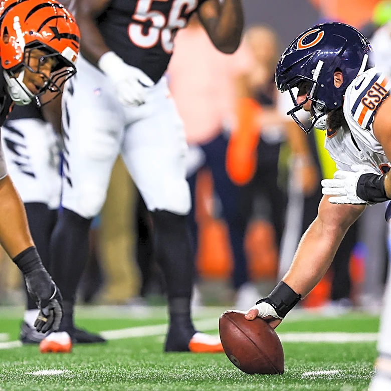 Ravens sign 2 offensive linemen, promote K’Von Wallace to active roster