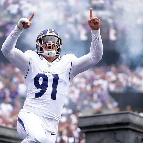 Ravens' young edge rushers earn praise as Trey Hendrickson nears return