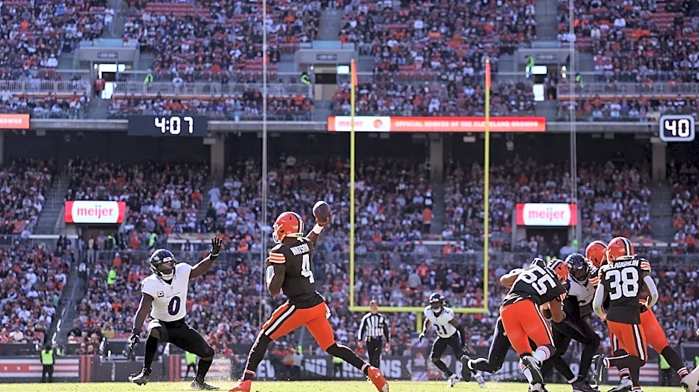 Ravens blow a 10-point lead, fall to Browns on a walk-off field goal