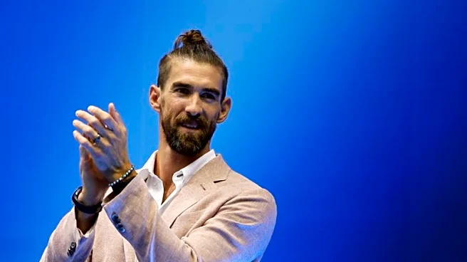 Michael Phelps makes a splash with Ravens' swimming lessons