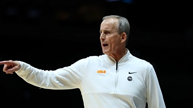 Tennessee awards coach Rick Barnes lifetime contract