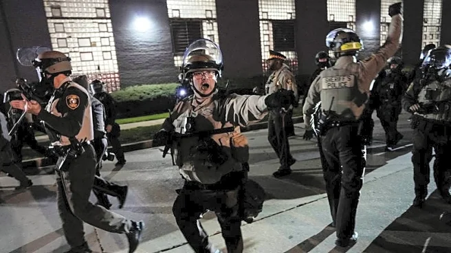 'We're not a violent city': Chicago locals take on ICE block-by-block