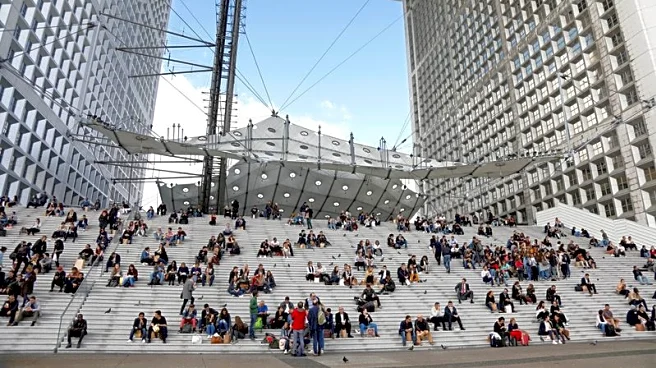 France's services sector shrinks for 14th month in a row in October, PMI shows