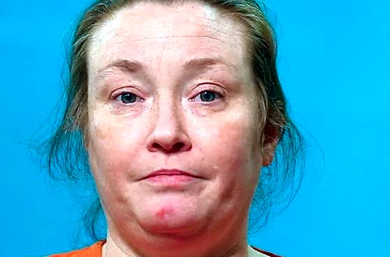 Woman gets over 2 years in prison for threatening call to judge in Trump's criminal case