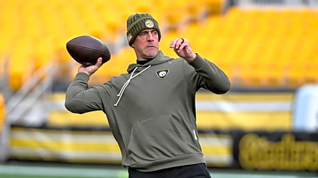 Steelers contemplate QB Aaron Rodgers playing with fractured wrist