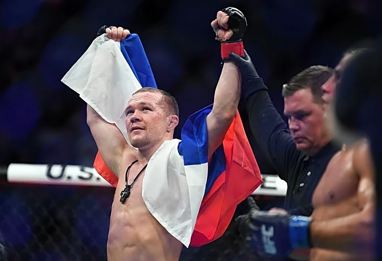 Mixed Martial Arts-Yan beats Dvalishvili on points to claim UFC bantamweight title