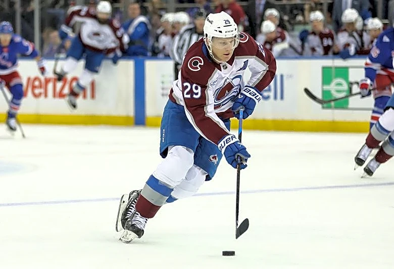 NHL roundup: Nathan MacKinnon stars as Avs top Rangers in OT