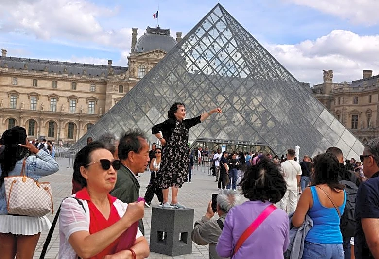 Water leak at Paris Louvre Museum damages books at Egyptian antiquities department