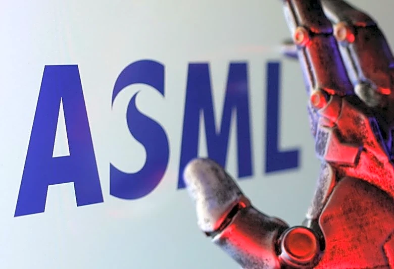 European CEOs downbeat on Europe, favour US investment, survey shows