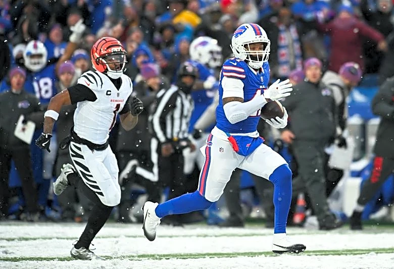 NFL roundup: Bills stay in playoff picture with comeback vs. Bengals