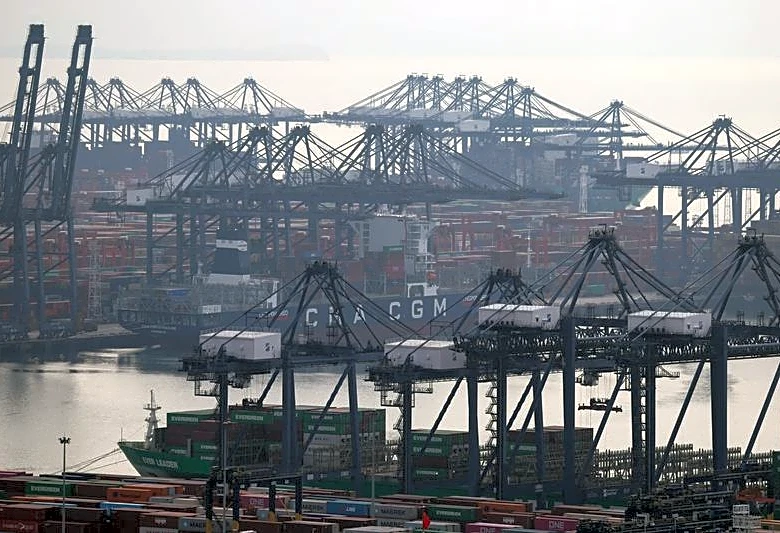 China's November exports top expectations, imports underperform