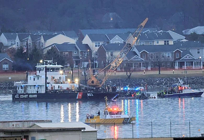 Congress considers requiring US military to use helicopter safety alerts near DC airport, report near misses