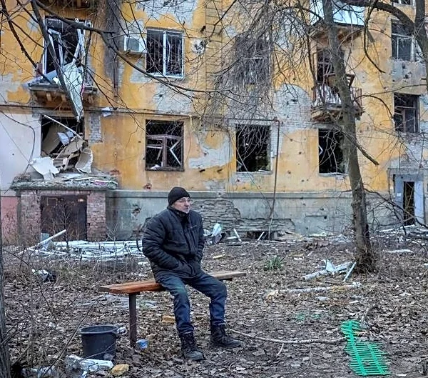 A struggle to survive in Ukraine's east, with Russia at the gates
