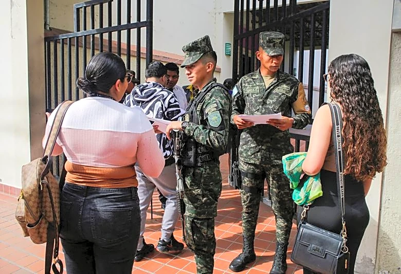 Honduras resumes releasing election results, Trump-backed Asfura maintains lead
