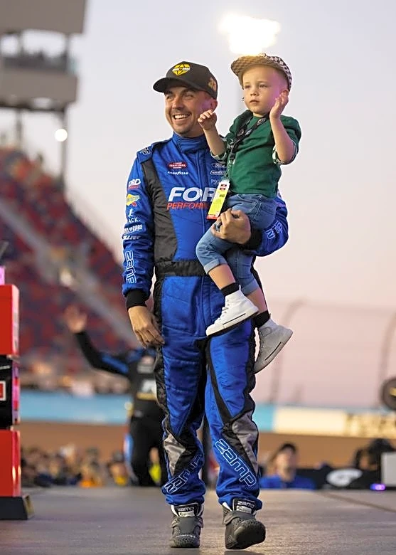 Frankie Muniz puts off Trucks retirement for 'unfinished business'