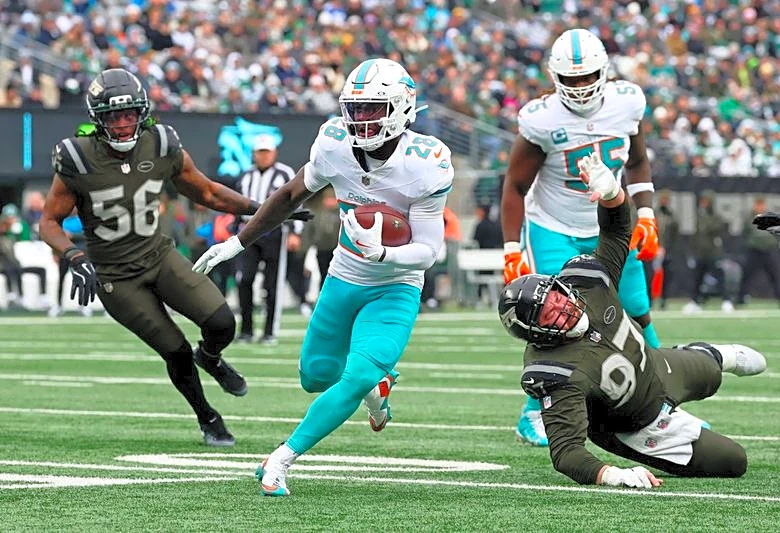 Dolphins RB De'Von Achane (ribs) 'looks good' to play vs. Steelers