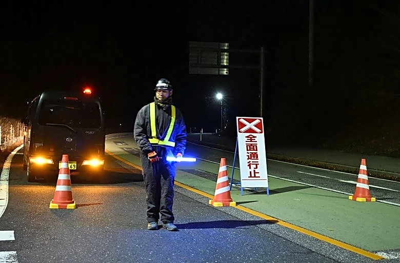 Japan lifts tsunami warning after 7.5-magnitude earthquake