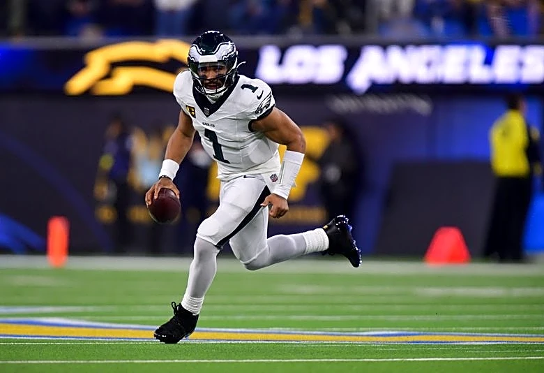 Eagles QB Jalen Hurts first player to commit 2 turnovers on same play