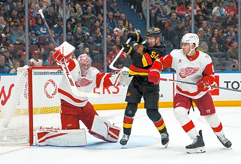 NHL roundup: John Gibson, Wings blank Canucks, move atop Atlantic