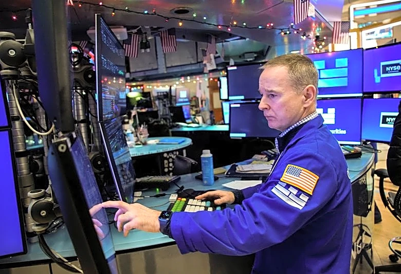 US money market funds see large inflows ahead of Fed decision