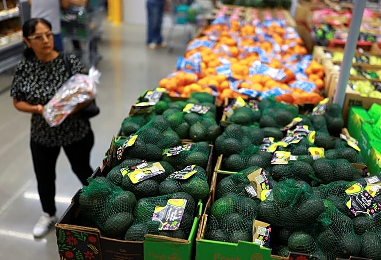 Mexico's inflation accelerates more than expected, central bank notes further risks