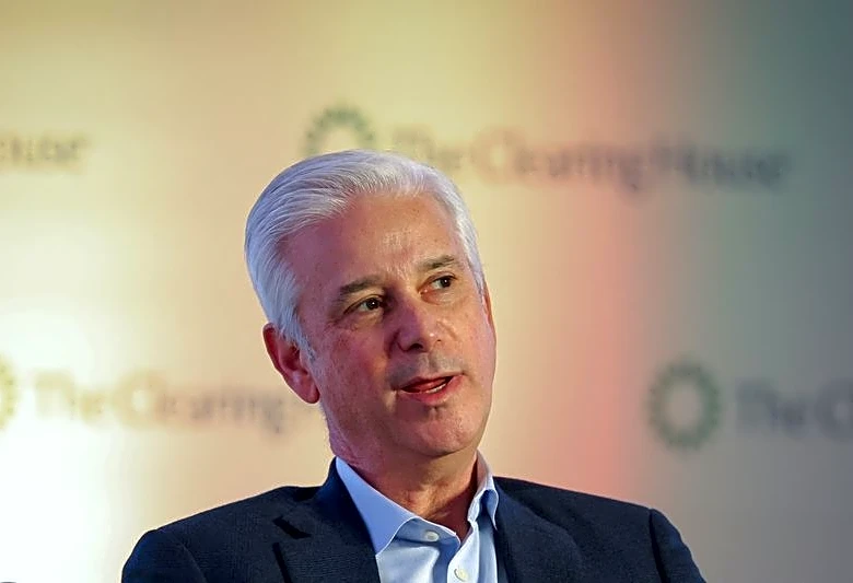 Wells Fargo expects more job cuts, will roll out AI gradually in 2026