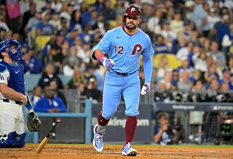 Reports: Kyle Schwarber back to Phillies on 5-yr, $150M deal