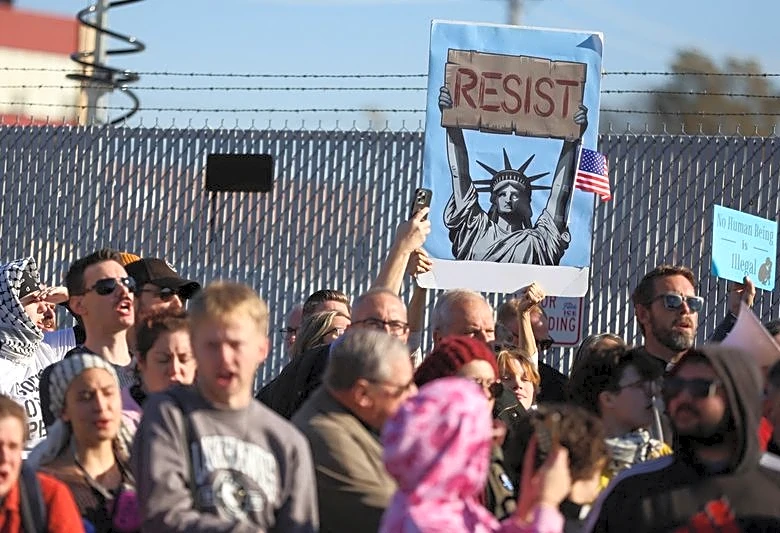 Illinois enacts immigration protections amid Trump crackdowns