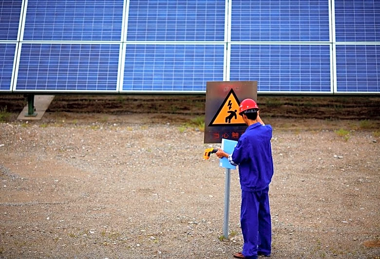 China's polysilicon giants set up acquisition firm to tackle oversupply