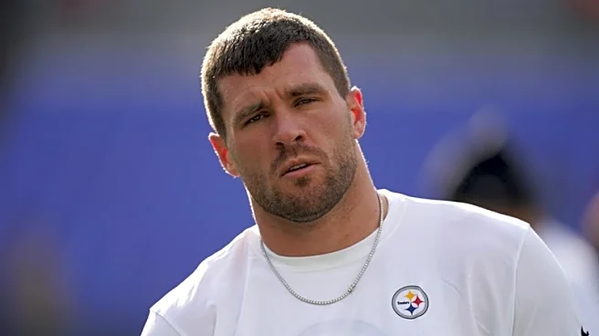 Steelers star LB T.J. Watt hospitalized with lung issue