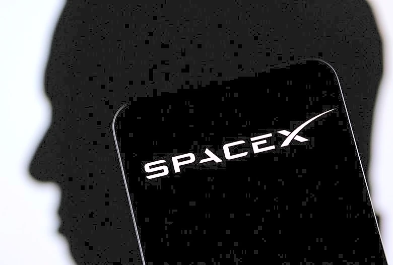 SpaceX insider share sale sets $800 billion valuation as it prepares to go public, Bloomberg News reports
