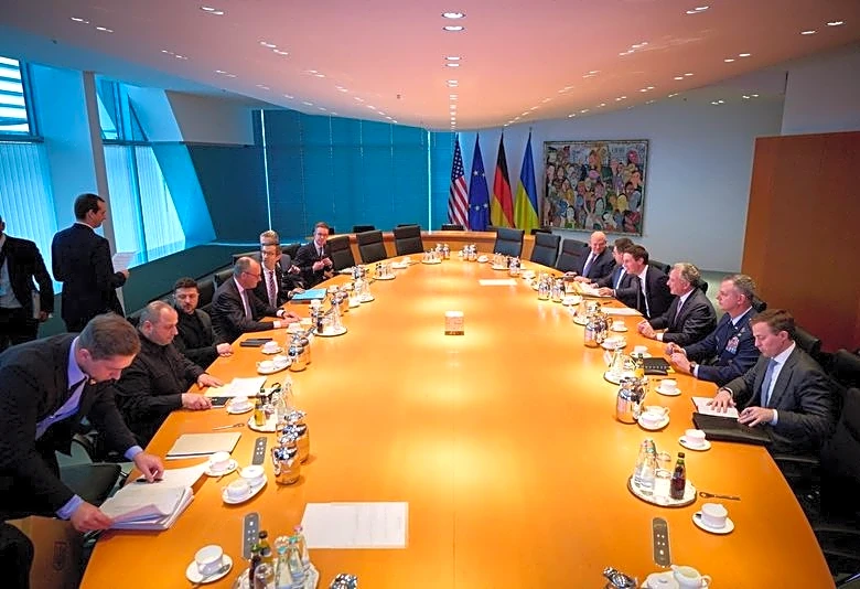 US security experts say Ukraine's abandonment of NATO goal will not alter peace talks