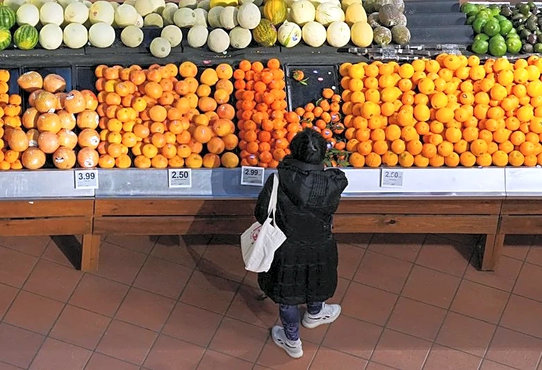Canada's annual inflation in November stays unchanged at 2.2%