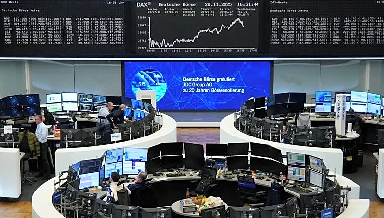 European shares edge lower ahead of crucial US jobs data
