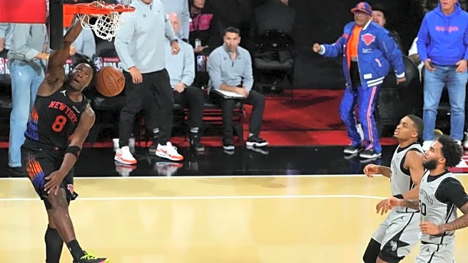 Knicks ride 4th-quarter surge past Spurs to win NBA Cup