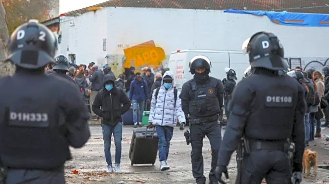 Spanish city evicts hundreds of migrants from occupied building