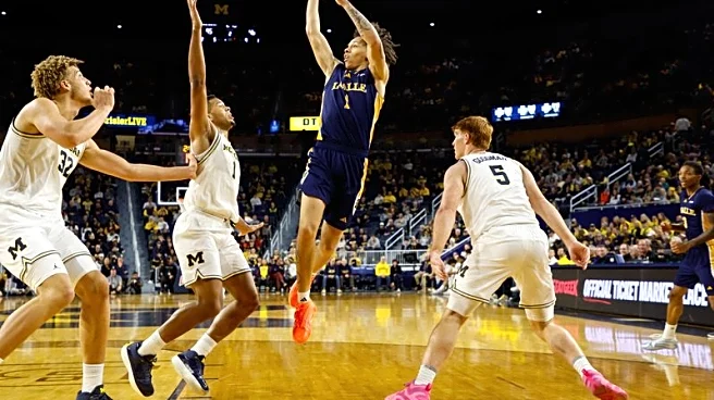 Top 25 roundup: No. 2 Michigan crushes La Salle to remain perfect