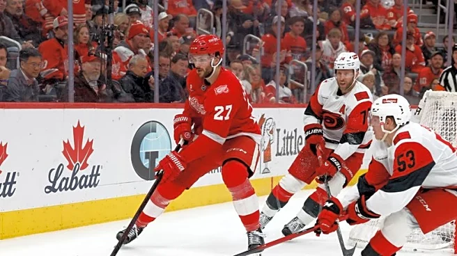 NHL roundup: Lightning rout Flyers as win streak hits 10