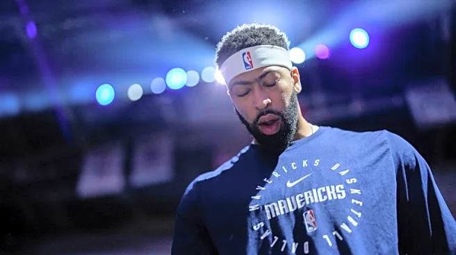 Mavericks' Anthony Davis refutes reports about hand surgery
