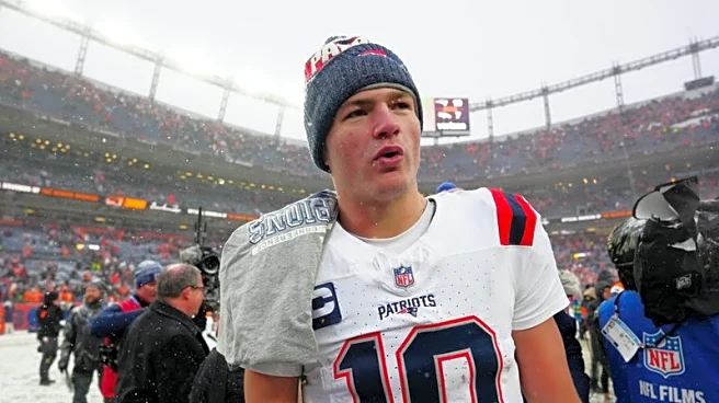 Patriots QB Drake Maye 'feels good,' downplays shoulder issue