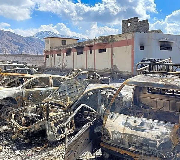 Pakistan sends helicopters, drones to end desert standoff; 58 dead