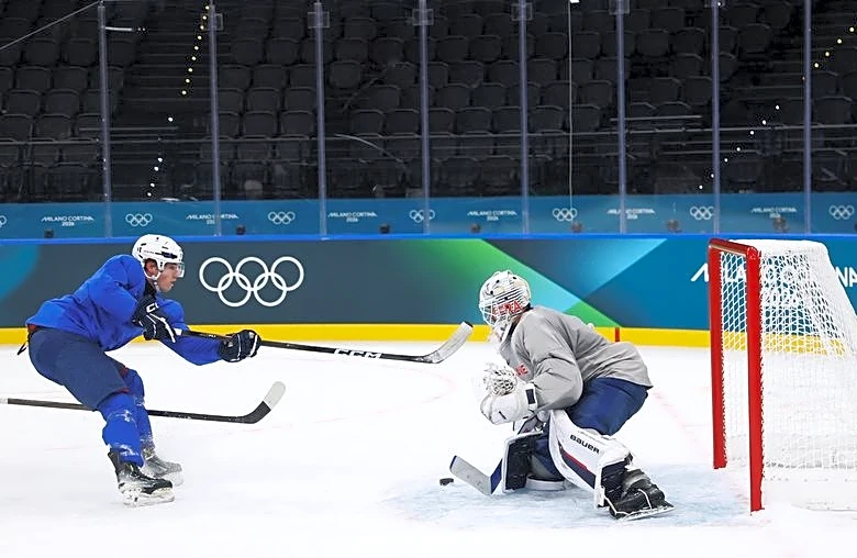 Olympics-Ice hockey-Under pressure, Santagiulia's final rush to prepare for first game